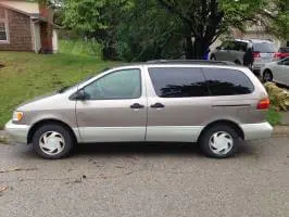 1998 Toyota Sienna Passenger Van (4 doors)