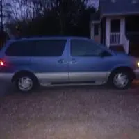 2000 Toyota Sienna (4 doors)