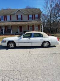 2004 Lincoln Town Car Sedan