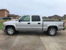 2005 GMC New Sierra Crew Cab (4 doors)