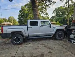 2010 Hummer H3T