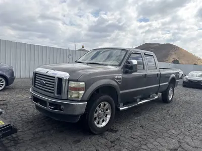 2008 Ford F350 Crew Cab (4 doors)